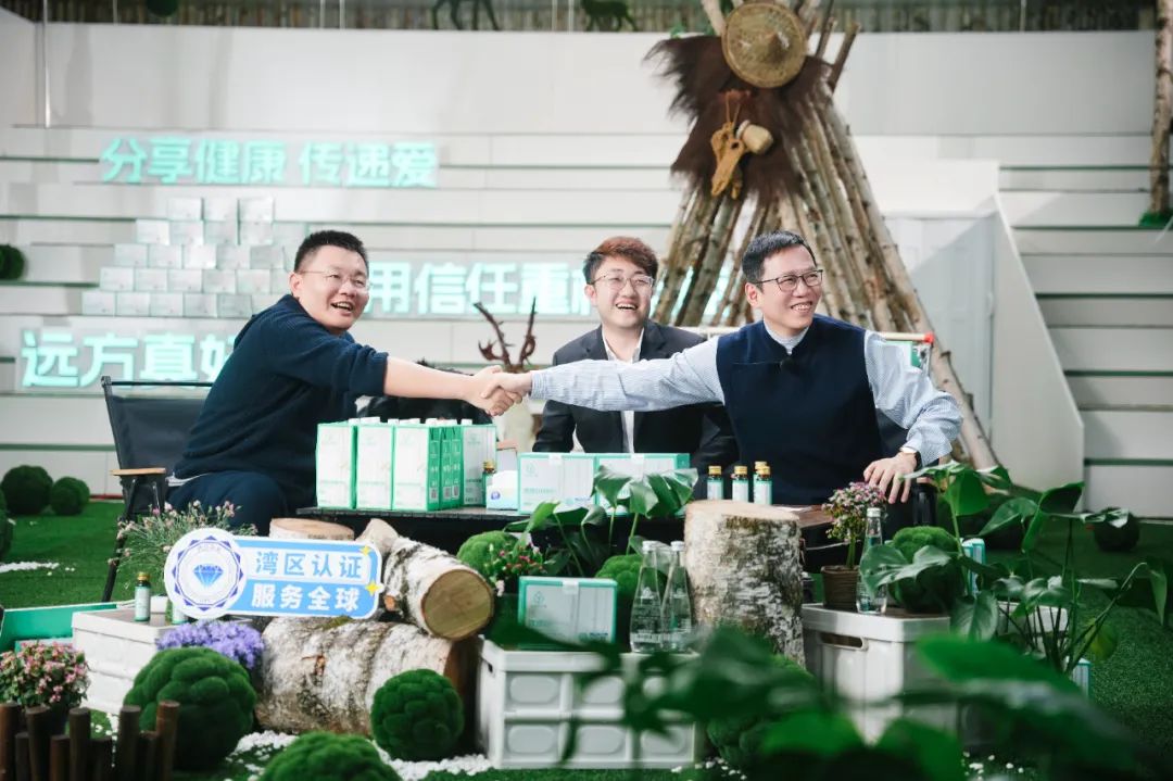 远方会客厅首场产地直播：桦树采汁季专场破7265万，远方好物引爆信任经济市场